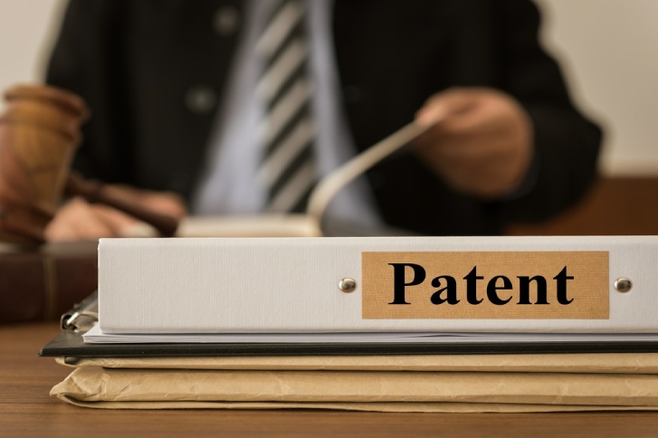teczka z prawem patentowym